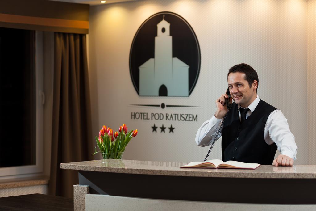 Pod Ratuszem Wieluń Exterior foto